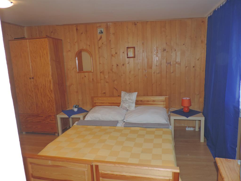 Western Penzion Ruzomberok Exteriör bild